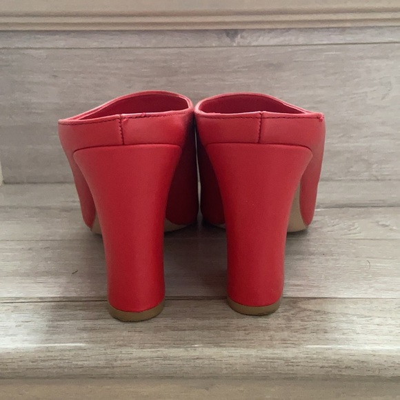 Red block heeled shoes - Picture 4 of 4